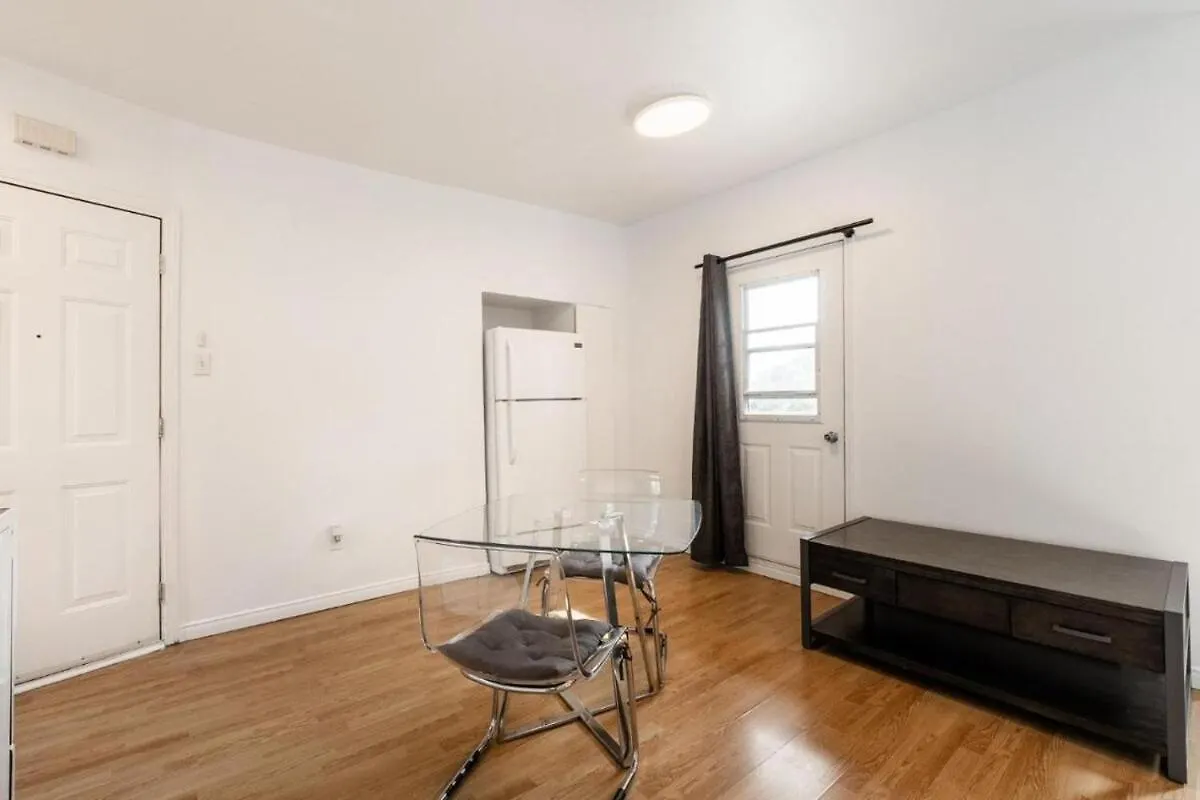 C 09 - 1 Bedroom Apartment Montreal